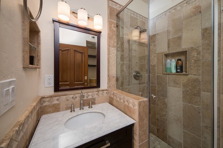 Considerations to Discuss With Your Bathroom Remodeling Contractor